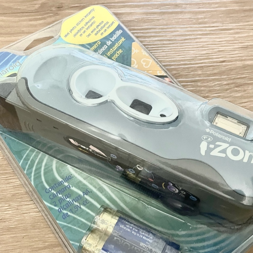 Polaroid i-Zone Instant Pocket Camera - Picture 4 of 4